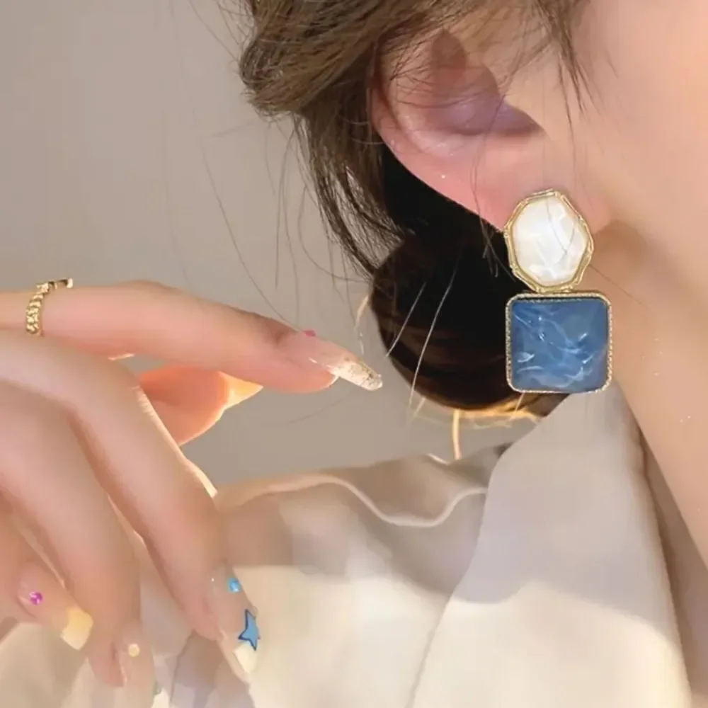 Contrast hypoallergenic earrings